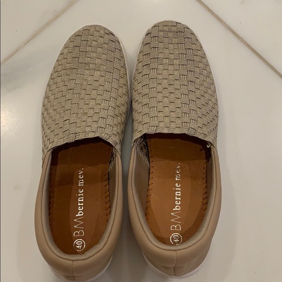 Gently worn gold sneakers, 40 - Picture 1 of 4